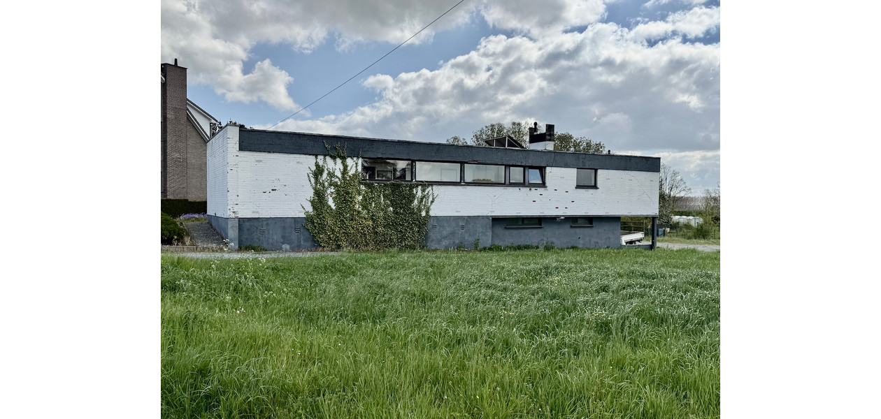 MODERNE VILLA, GEMODERNISEERD, 4 SLAAPKAMERS, ATELIER, IMMENSE TUIN