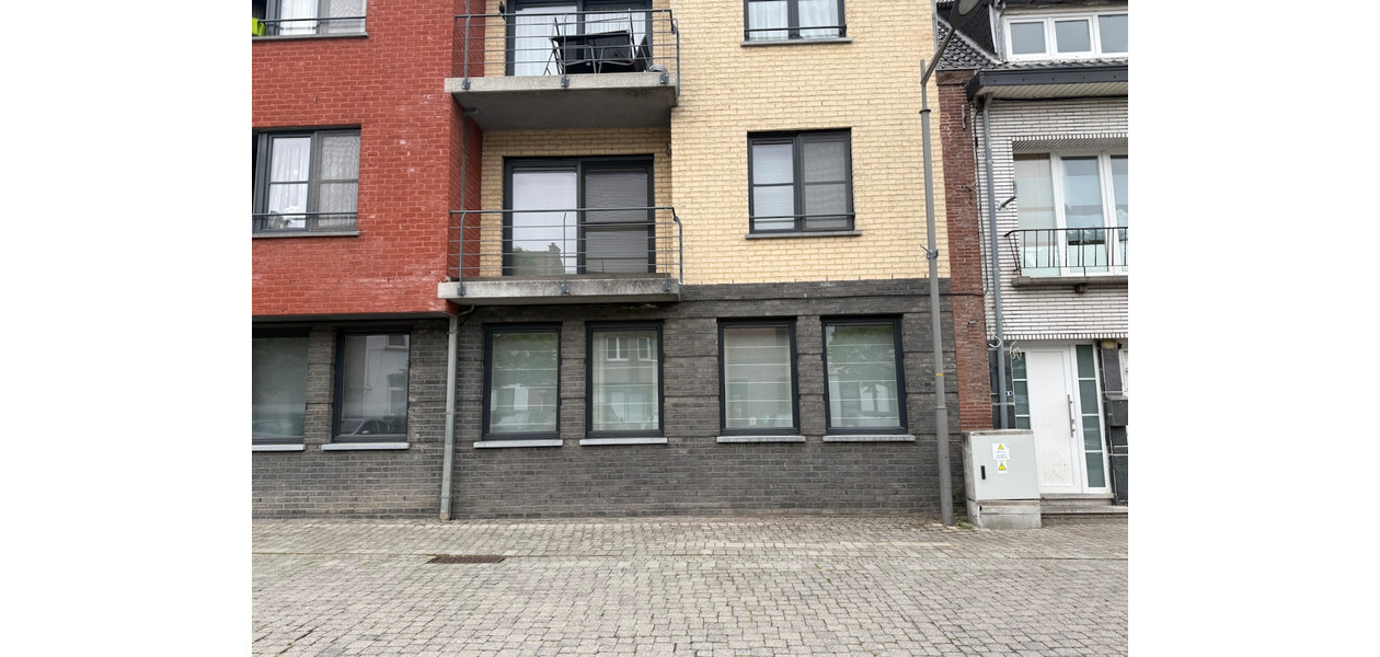 RUIM GELIJKVLOERS APPARTEMENT MET 2 SLPKMRS EN ZONNETERRAS