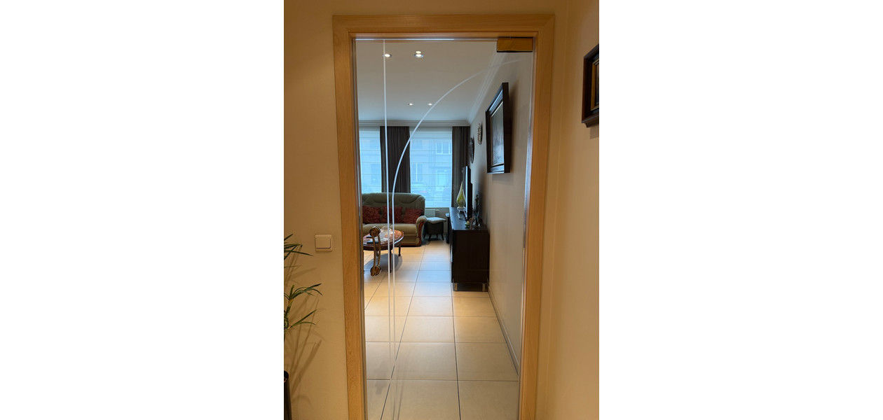 RUIM GELIJKVLOERS APPARTEMENT MET 2 SLPKMRS EN ZONNETERRAS