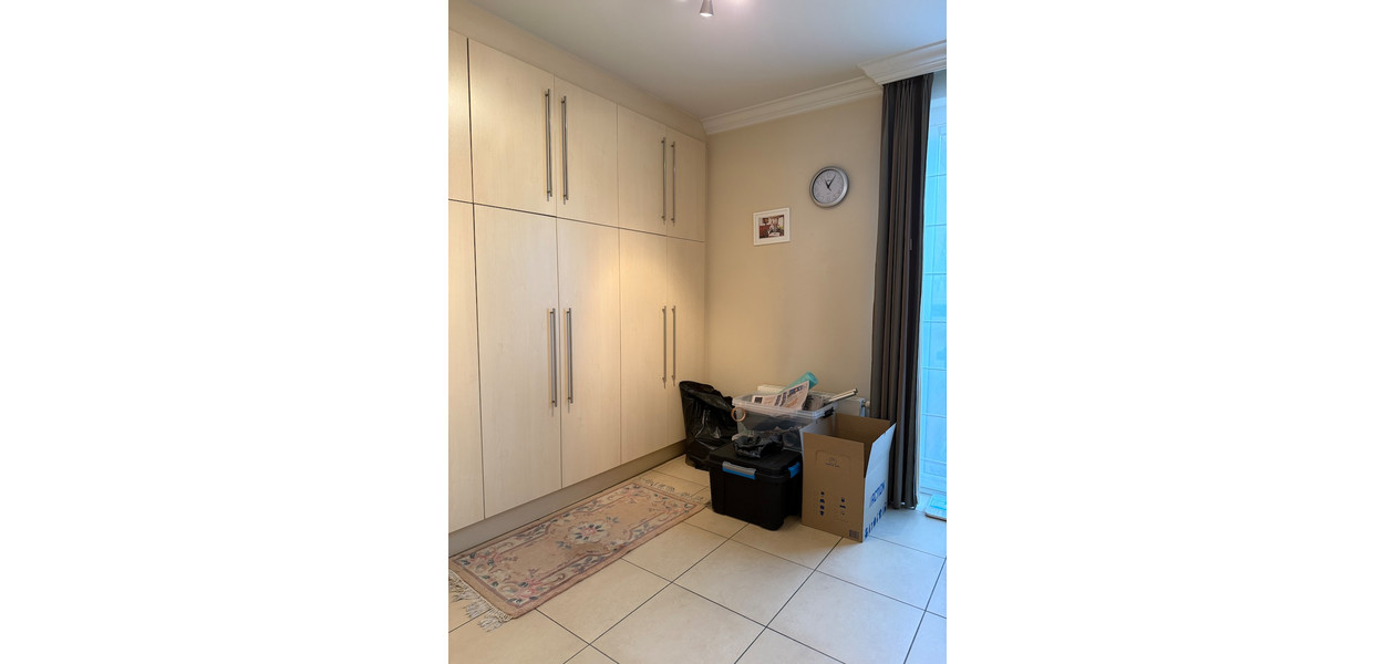 RUIM GELIJKVLOERS APPARTEMENT MET 2 SLPKMRS EN ZONNETERRAS