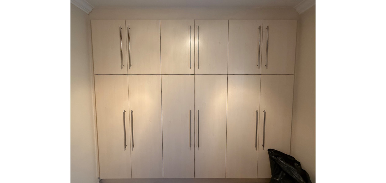 RUIM GELIJKVLOERS APPARTEMENT MET 2 SLPKMRS EN ZONNETERRAS