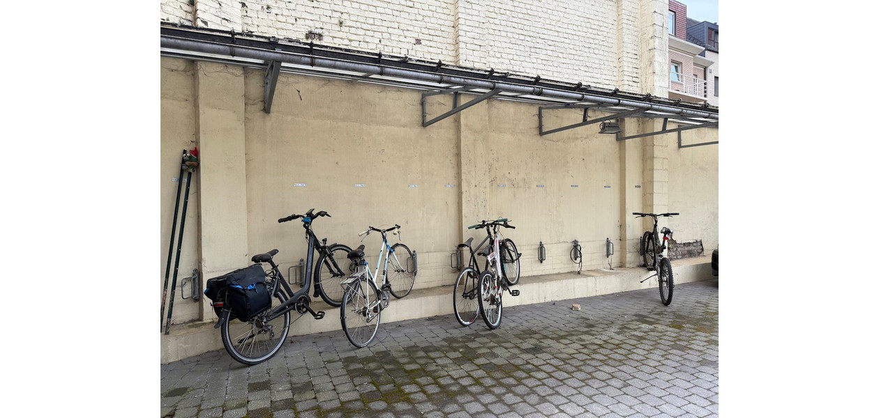 RUIM GELIJKVLOERS APPARTEMENT MET 2 SLPKMRS EN ZONNETERRAS