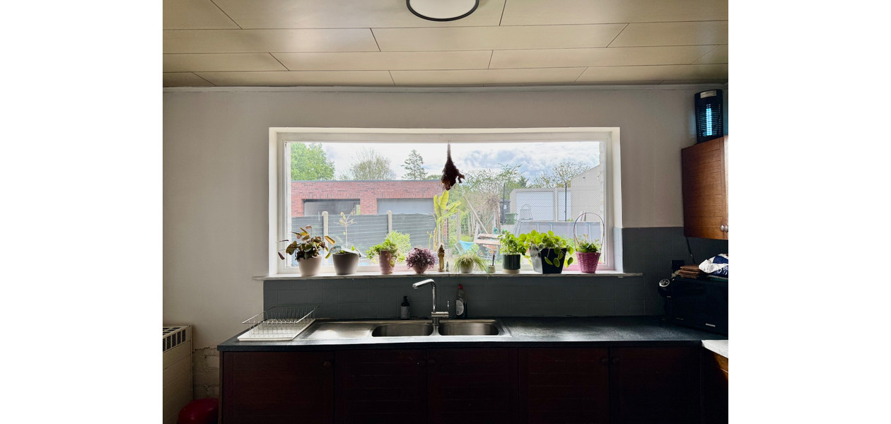 GEZELLIGE FAMILIALE WONING MET 3 SLPKMRS EN LEUKE TUIN