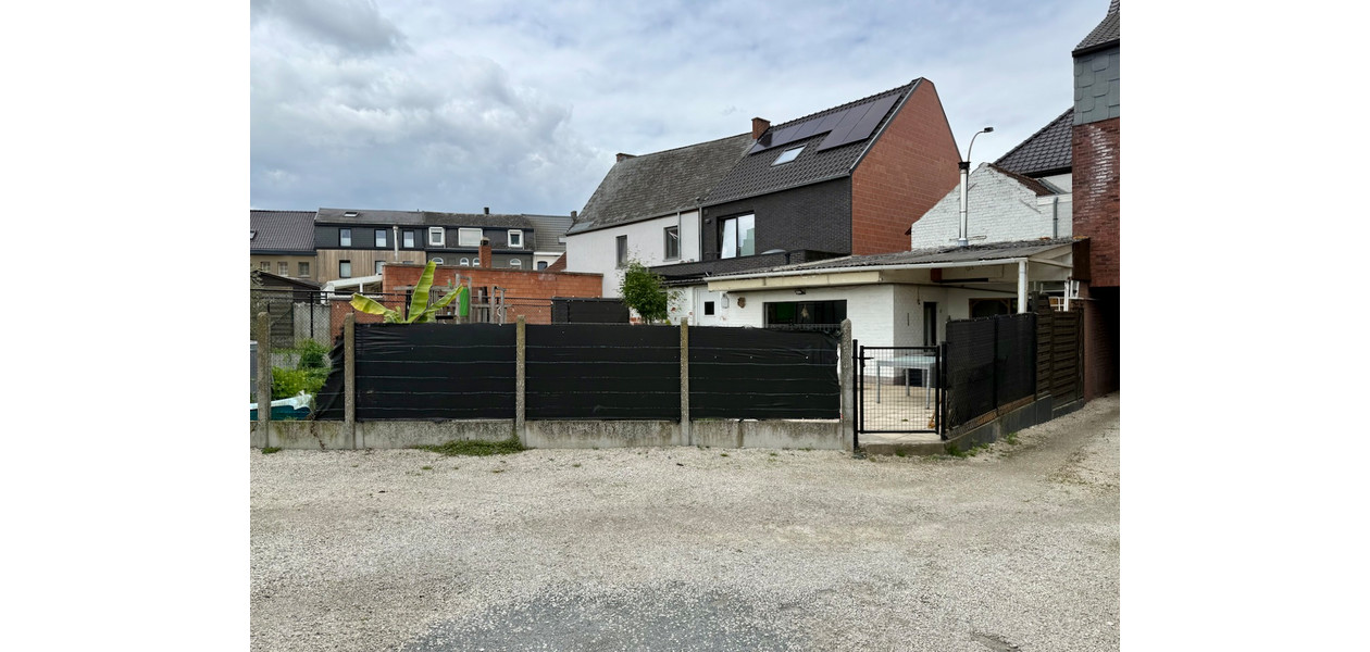 GEZELLIGE FAMILIALE WONING MET 3 SLPKMRS EN LEUKE TUIN