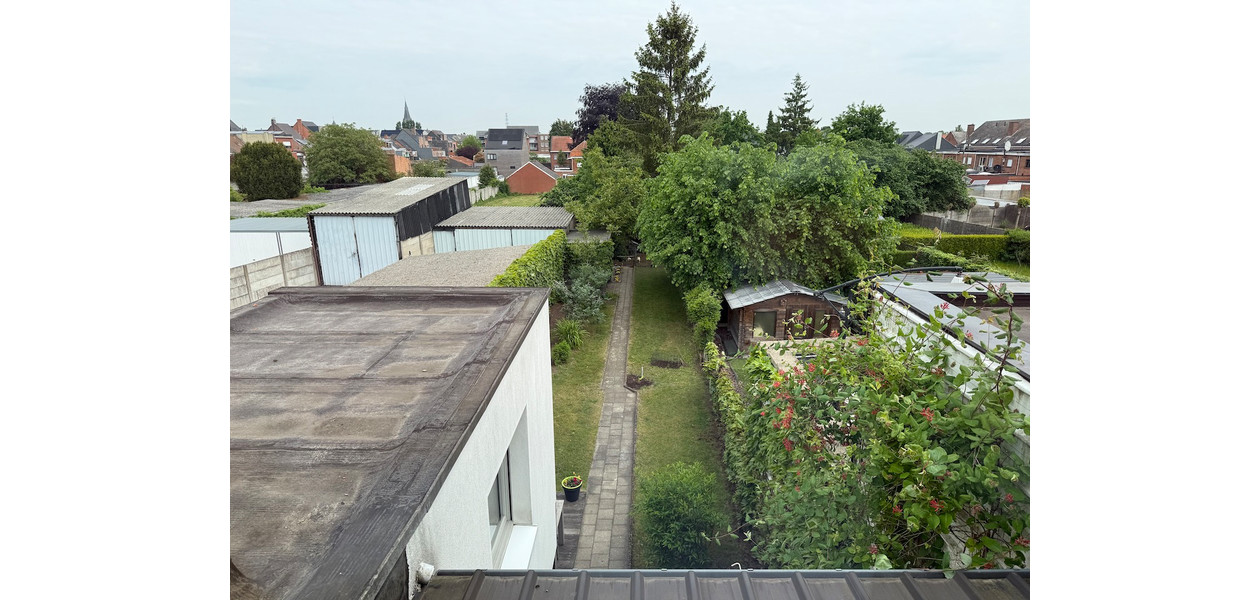 VOLLEDIG GERENOVEERDE BEL-ETAGE MET 3 SLAAPKAMERS, GARAGE EN TUIN