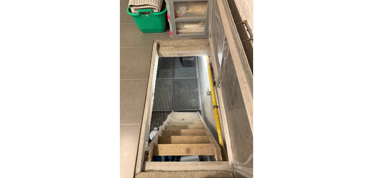 VOLLEDIG GERENOVEERDE BEL-ETAGE MET 3 SLAAPKAMERS, GARAGE EN TUIN