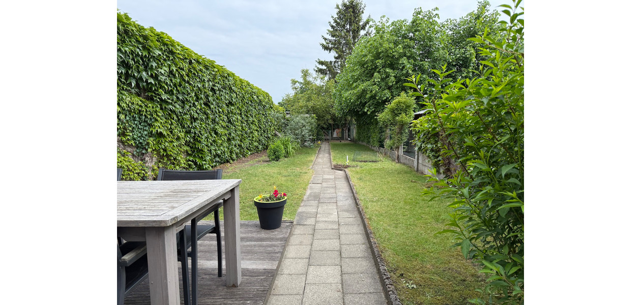 VOLLEDIG GERENOVEERDE BEL-ETAGE MET 3 SLAAPKAMERS, GARAGE EN TUIN