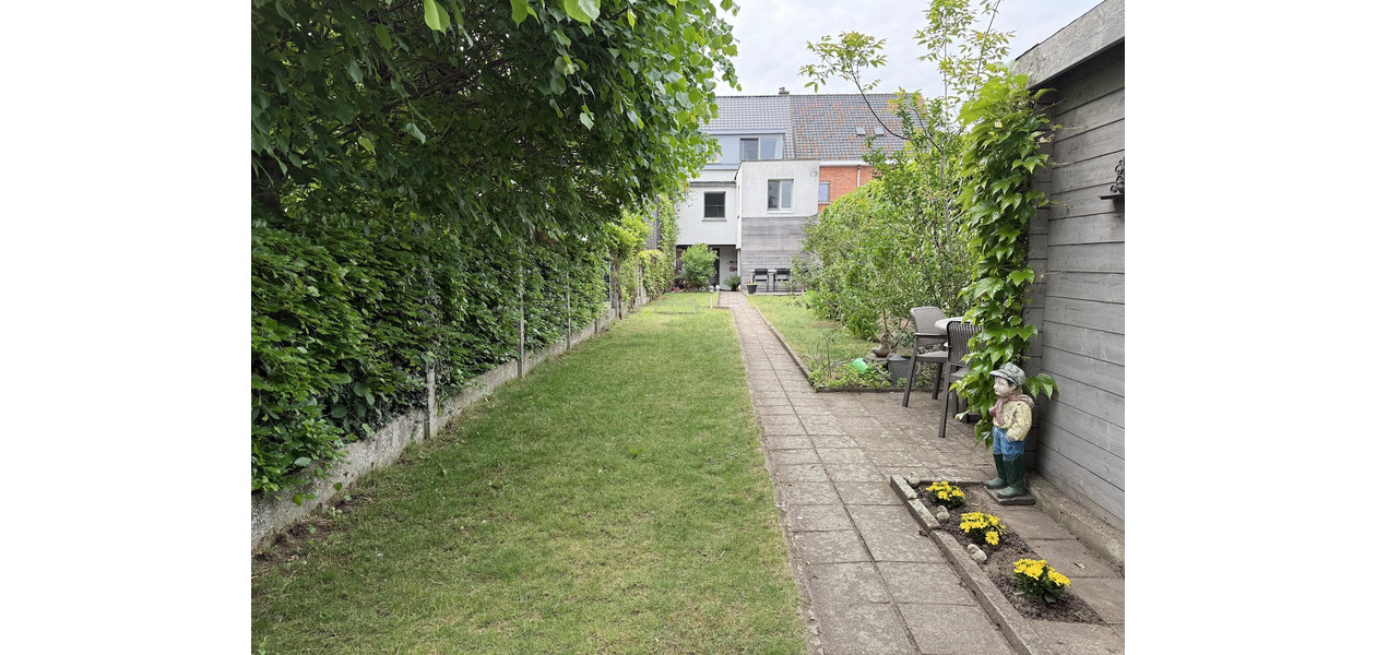 VOLLEDIG GERENOVEERDE BEL-ETAGE MET 3 SLAAPKAMERS, GARAGE EN TUIN