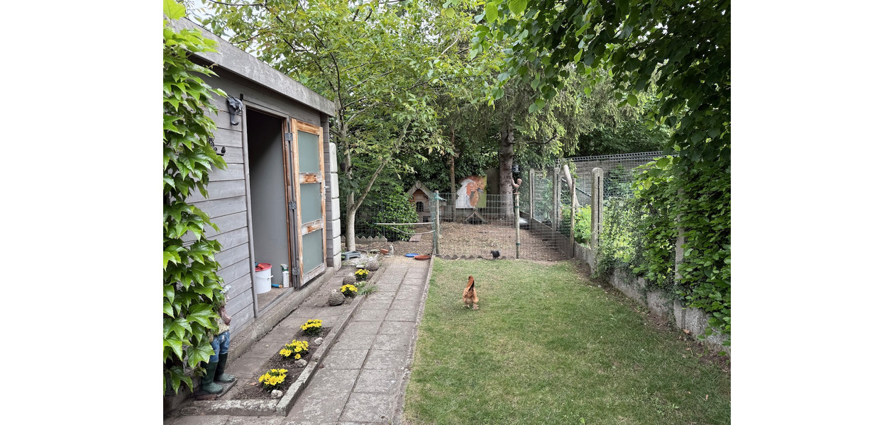 VOLLEDIG GERENOVEERDE BEL-ETAGE MET 3 SLAAPKAMERS, GARAGE EN TUIN