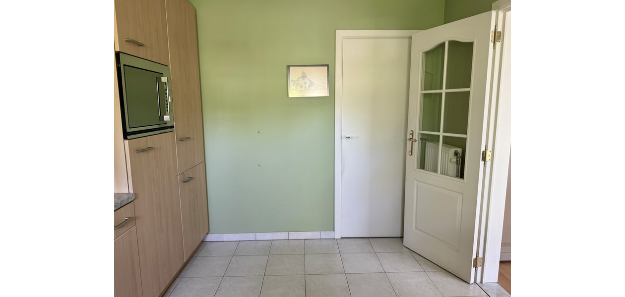 INSTAPKLAAR RUIM APP MET 3 SLAAPKAMERS, GROOT TERRAS EN ONDERGRONDSE STAANPLAATS