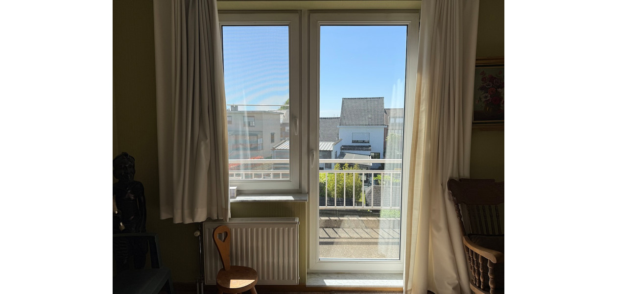 INSTAPKLAAR RUIM APP MET 3 SLAAPKAMERS, GROOT TERRAS EN ONDERGRONDSE STAANPLAATS