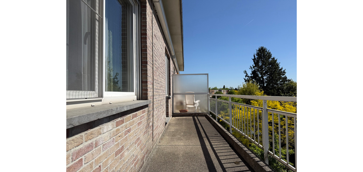 INSTAPKLAAR RUIM APP MET 3 SLAAPKAMERS, GROOT TERRAS EN ONDERGRONDSE STAANPLAATS