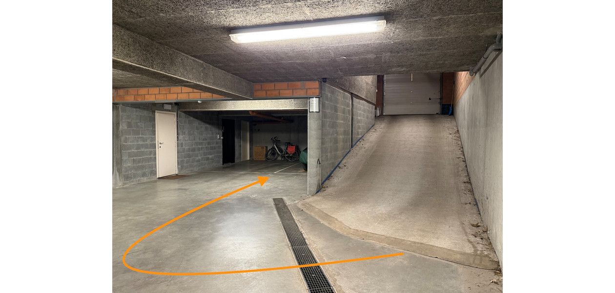 INSTAPKLAAR RUIM APP MET 3 SLAAPKAMERS, GROOT TERRAS EN ONDERGRONDSE STAANPLAATS