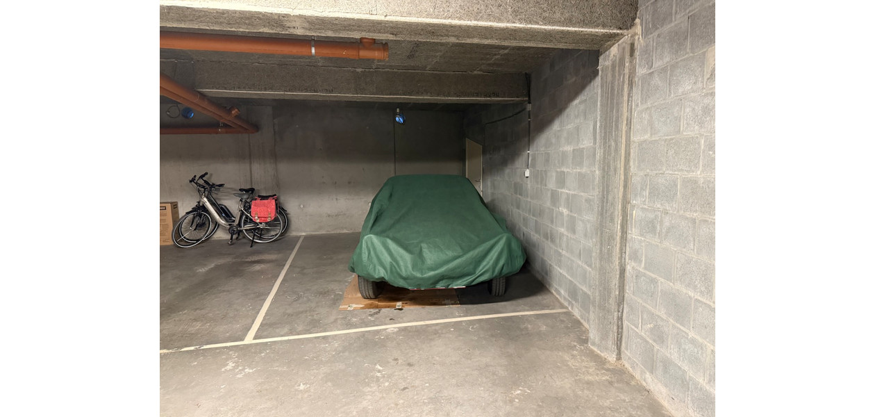 INSTAPKLAAR RUIM APP MET 3 SLAAPKAMERS, GROOT TERRAS EN ONDERGRONDSE STAANPLAATS
