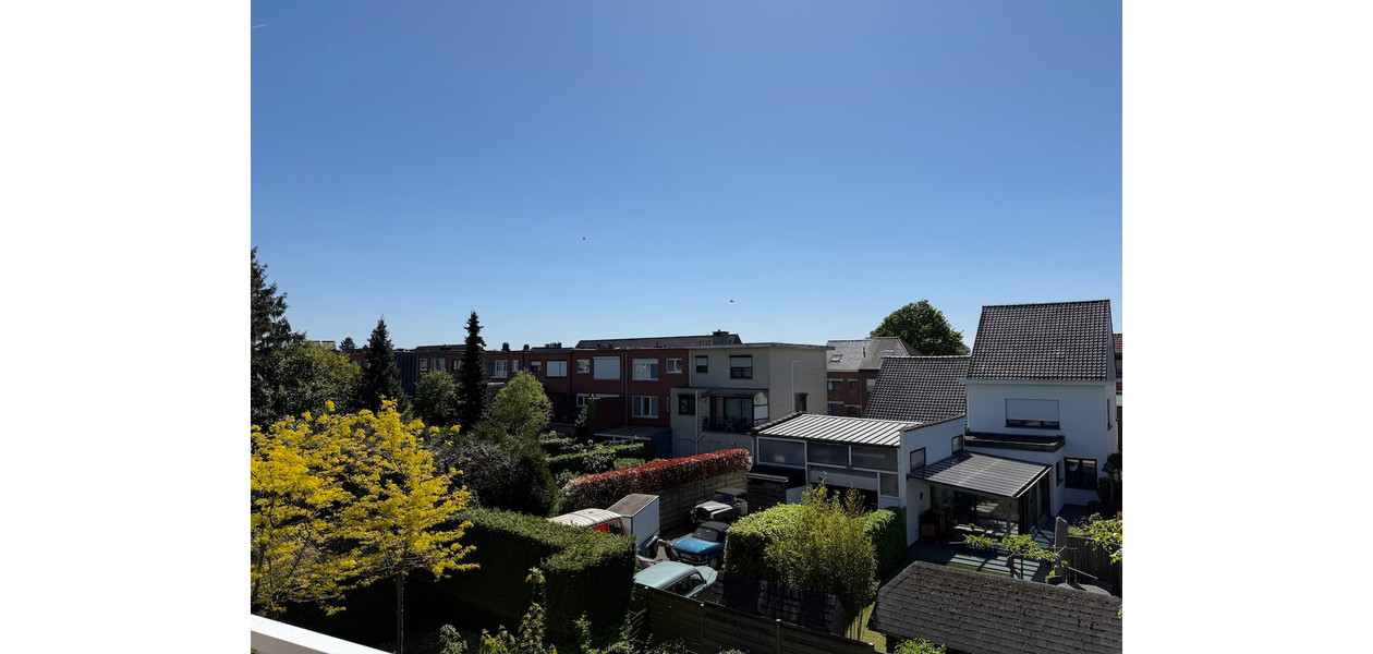 INSTAPKLAAR RUIM APP MET 3 SLAAPKAMERS, GROOT TERRAS EN ONDERGRONDSE STAANPLAATS