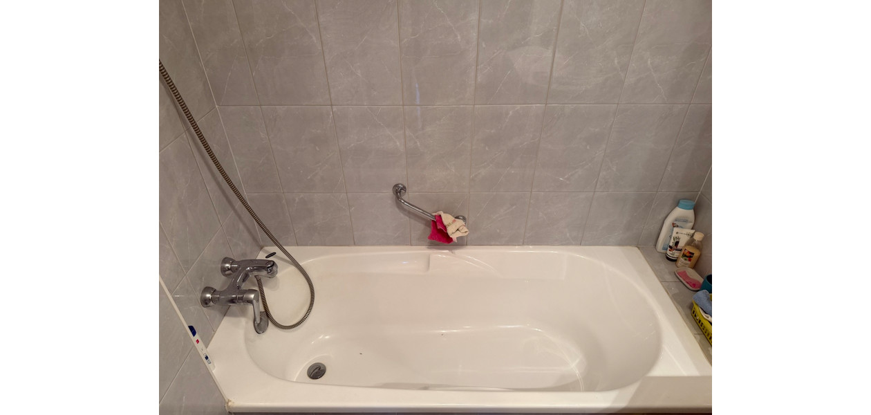 INSTAPKLAAR RUIM APP MET 3 SLAAPKAMERS, GROOT TERRAS EN ONDERGRONDSE STAANPLAATS