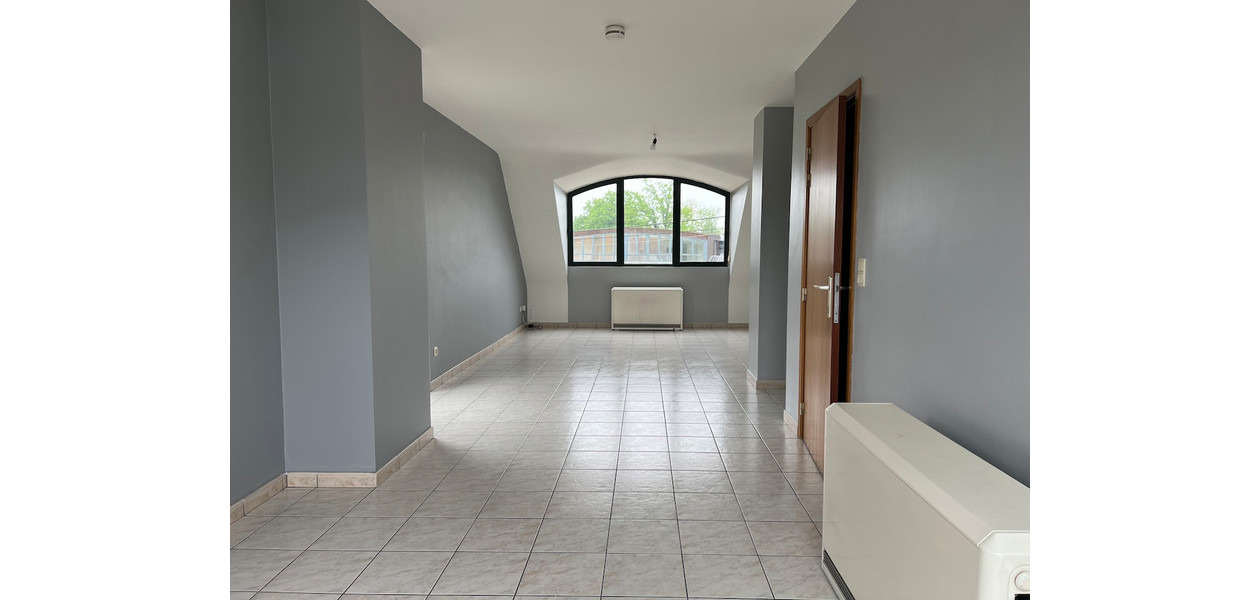 LUCRATIEVE OPBRENGST EIGENDOM : 5 APPARTEMENTEN & 6 GARAGES