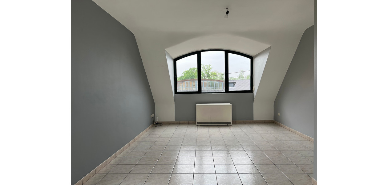 LUCRATIEVE OPBRENGST EIGENDOM : 5 APPARTEMENTEN & 6 GARAGES