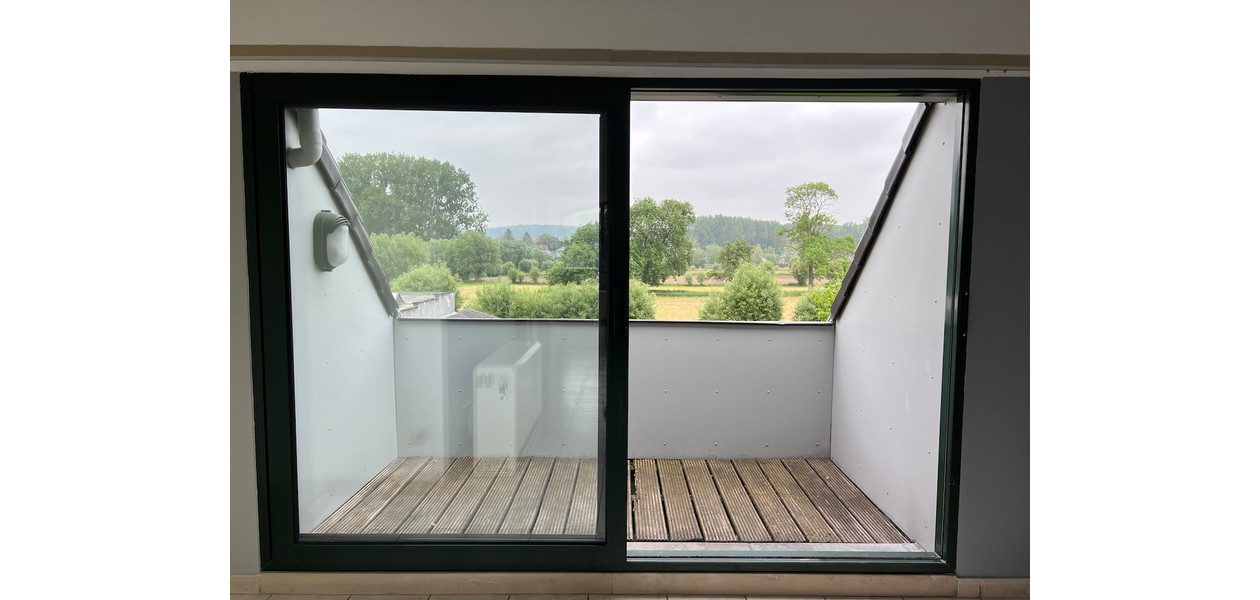 LUCRATIEVE OPBRENGST EIGENDOM : 5 APPARTEMENTEN & 6 GARAGES