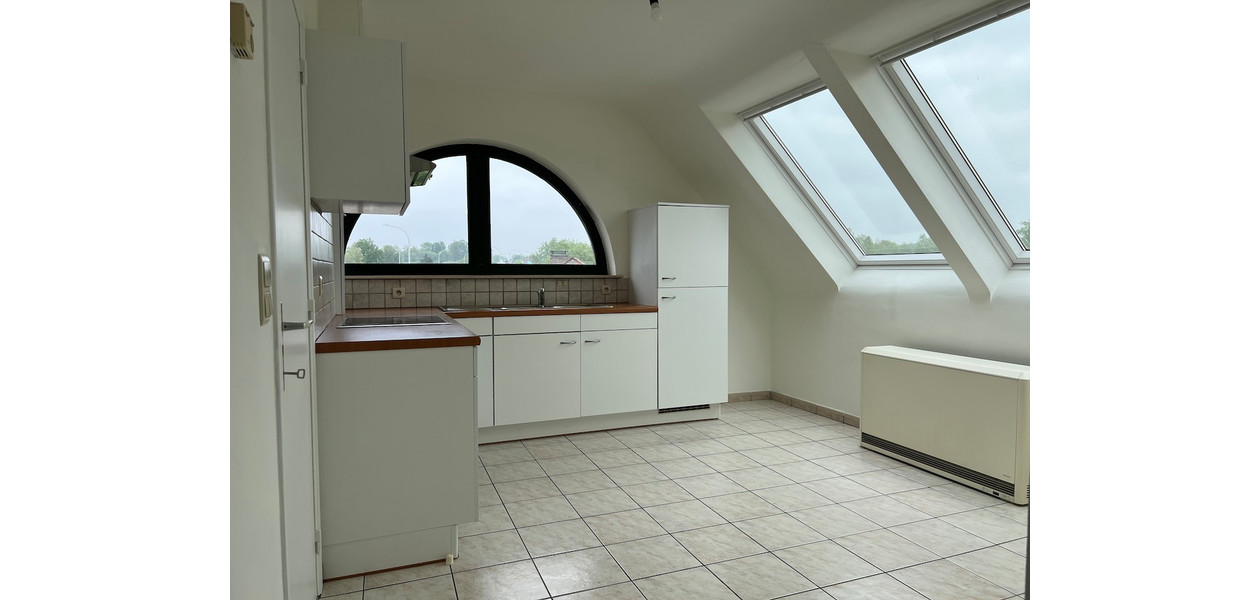 LUCRATIEVE OPBRENGST EIGENDOM : 5 APPARTEMENTEN & 6 GARAGES
