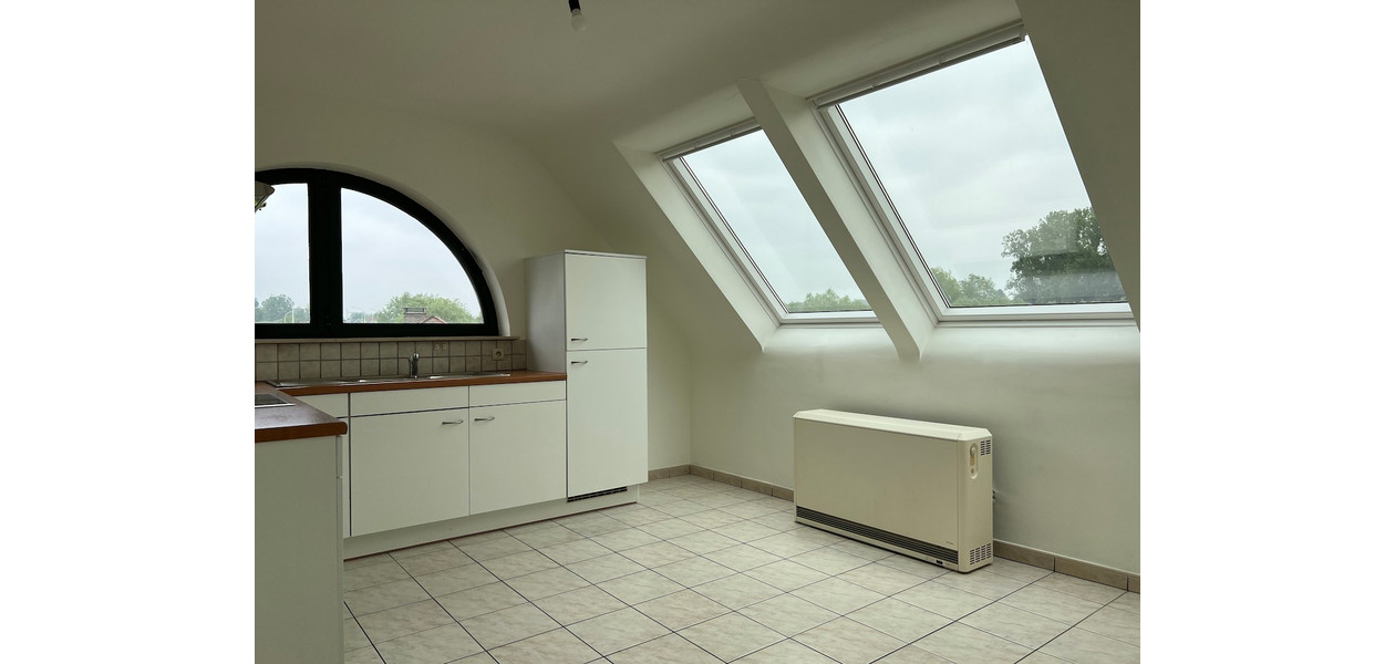 LUCRATIEVE OPBRENGST EIGENDOM : 5 APPARTEMENTEN & 6 GARAGES