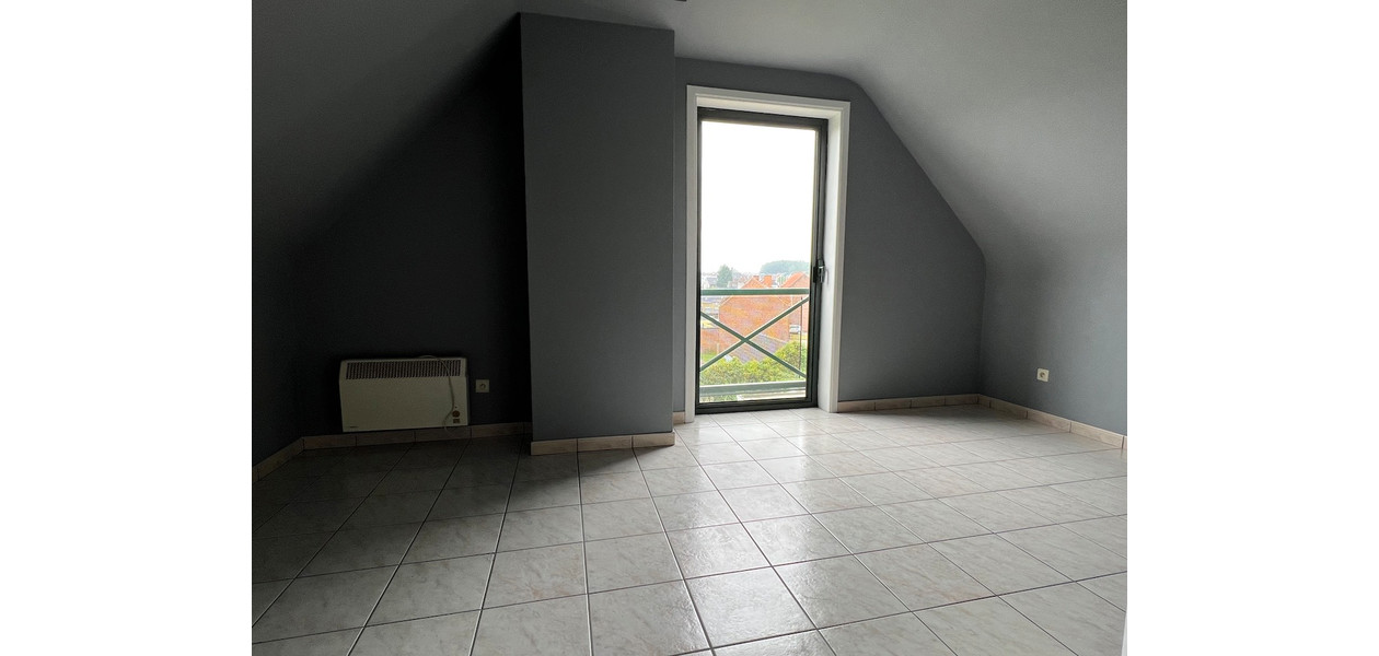 LUCRATIEVE OPBRENGST EIGENDOM : 5 APPARTEMENTEN & 6 GARAGES