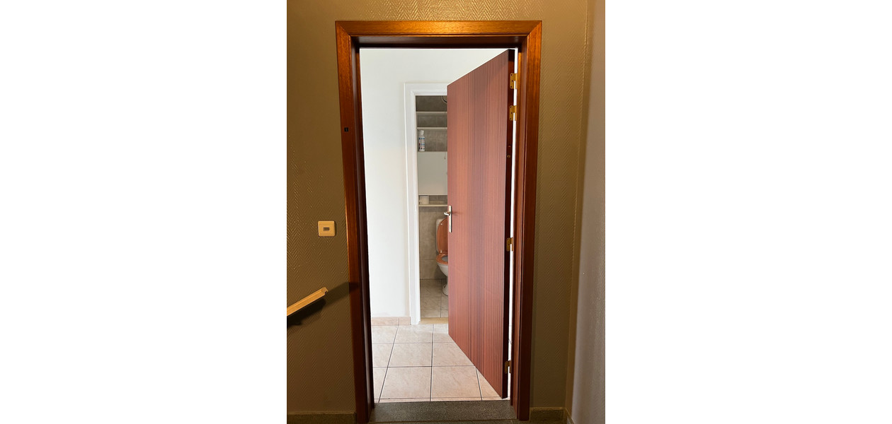 LUCRATIEVE OPBRENGST EIGENDOM : 5 APPARTEMENTEN & 6 GARAGES