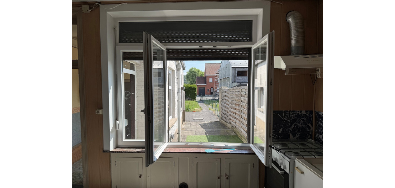 TE RENOVEREN FAMILIALE WONING OP 100 M VAN HET STATION