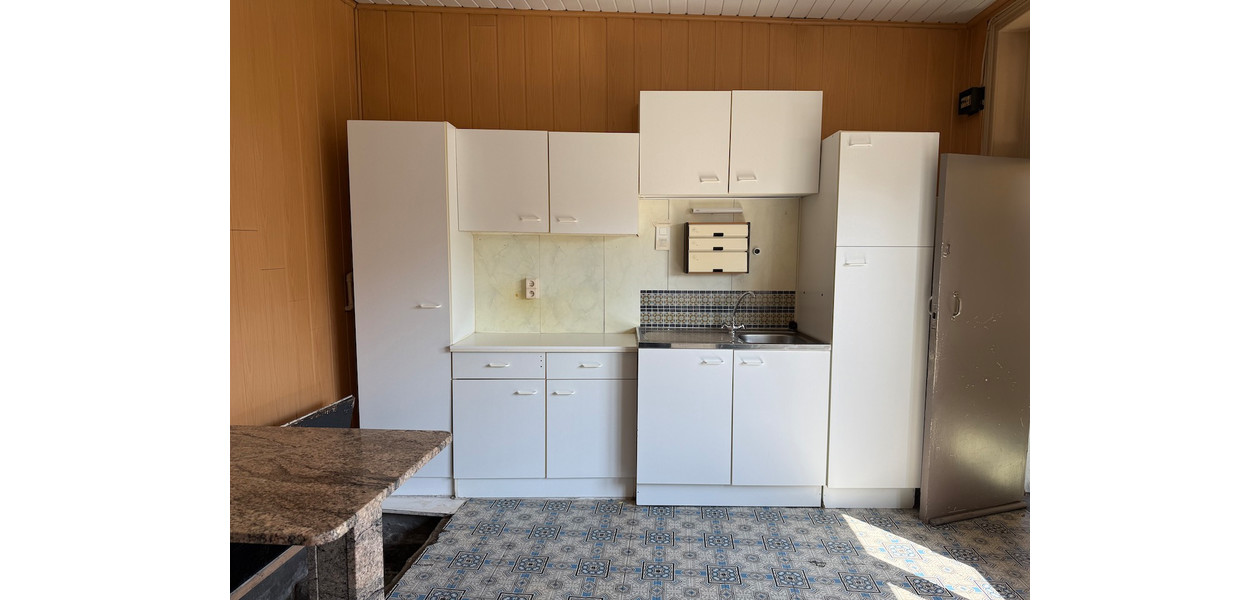 TE RENOVEREN FAMILIALE WONING OP 100 M VAN HET STATION