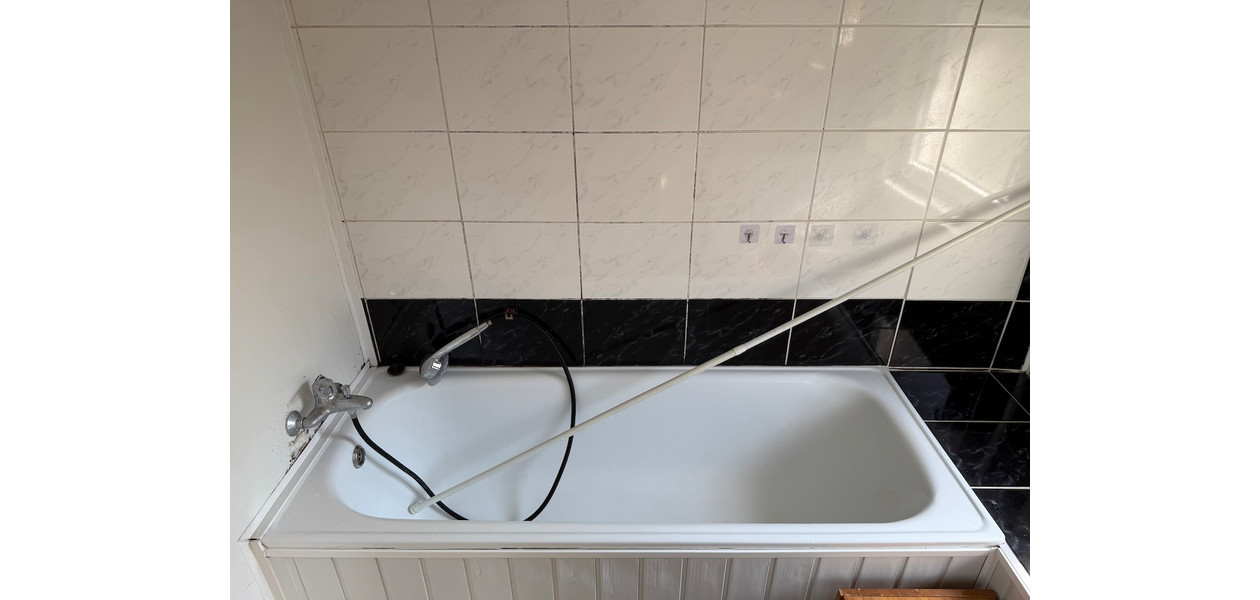 TE RENOVEREN FAMILIALE WONING OP 100 M VAN HET STATION
