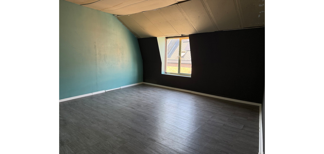 TE RENOVEREN FAMILIALE WONING OP 100 M VAN HET STATION