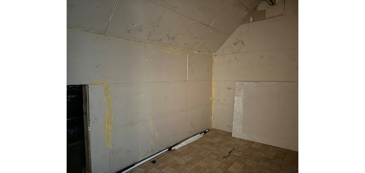TE RENOVEREN FAMILIALE WONING OP 100 M VAN HET STATION