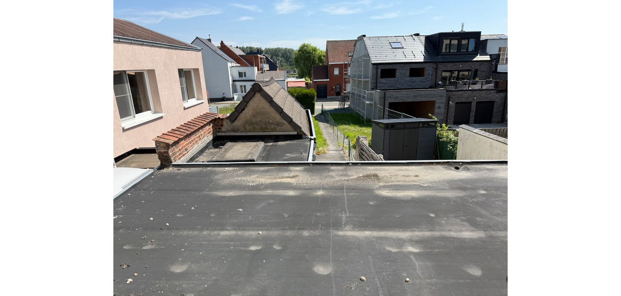 TE RENOVEREN FAMILIALE WONING OP 100 M VAN HET STATION