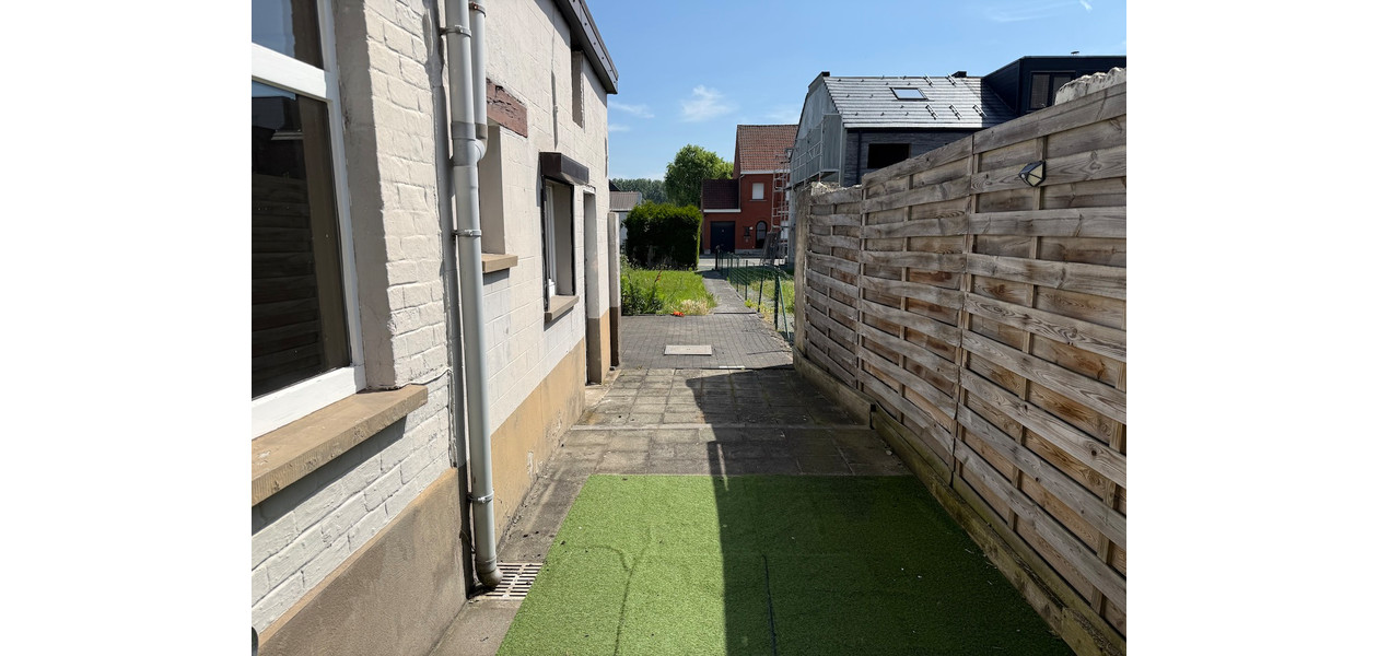 TE RENOVEREN FAMILIALE WONING OP 100 M VAN HET STATION