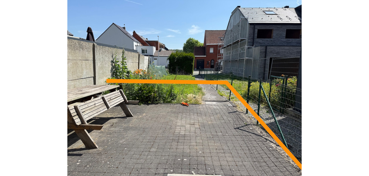 TE RENOVEREN FAMILIALE WONING OP 100 M VAN HET STATION