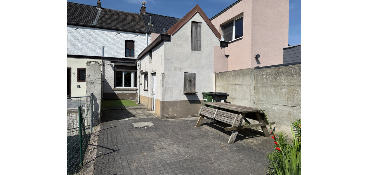 TE RENOVEREN FAMILIALE WONING OP 100 M VAN HET STATION