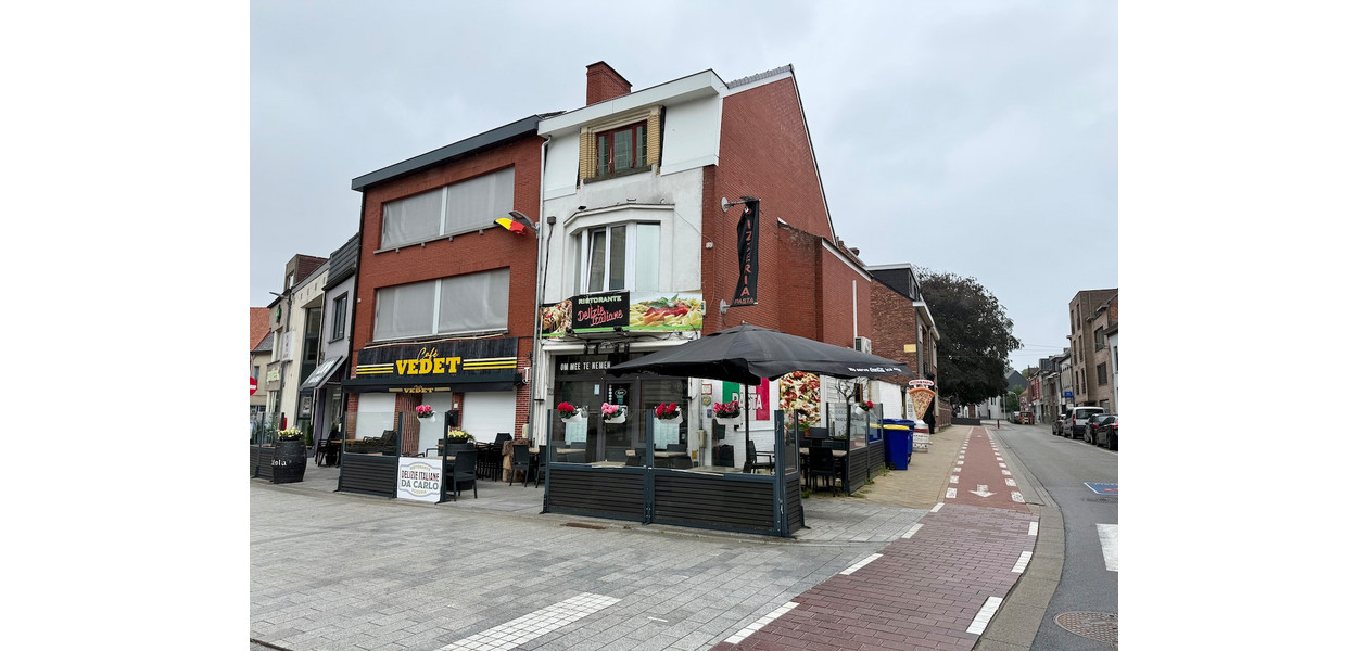 VOLLEDIG INGERICHT ITALIAANS RESTAURANT/PIZZERIA OP EEN TOP LOKATIE