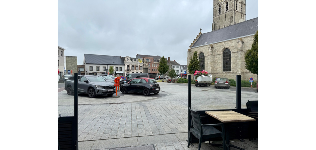 VOLLEDIG INGERICHT ITALIAANS RESTAURANT/PIZZERIA OP EEN TOP LOKATIE