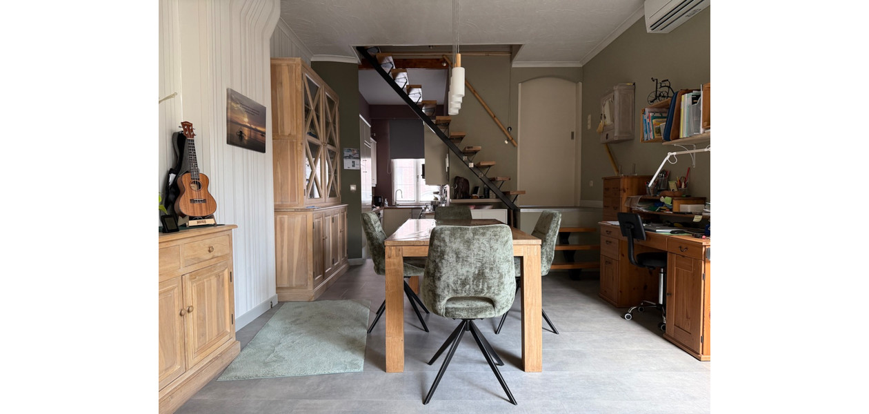 SUPER CHARMANTE GERENOVEERDE STARTERSWONING MET TUIN & GARAGE