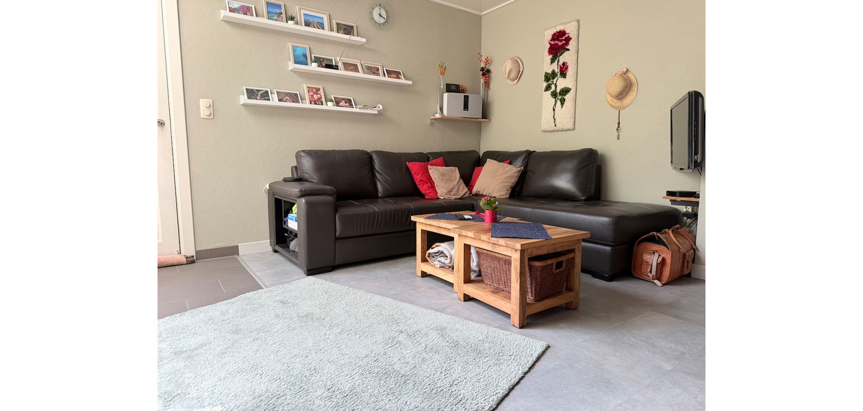 SUPER CHARMANTE GERENOVEERDE STARTERSWONING MET TUIN & GARAGE