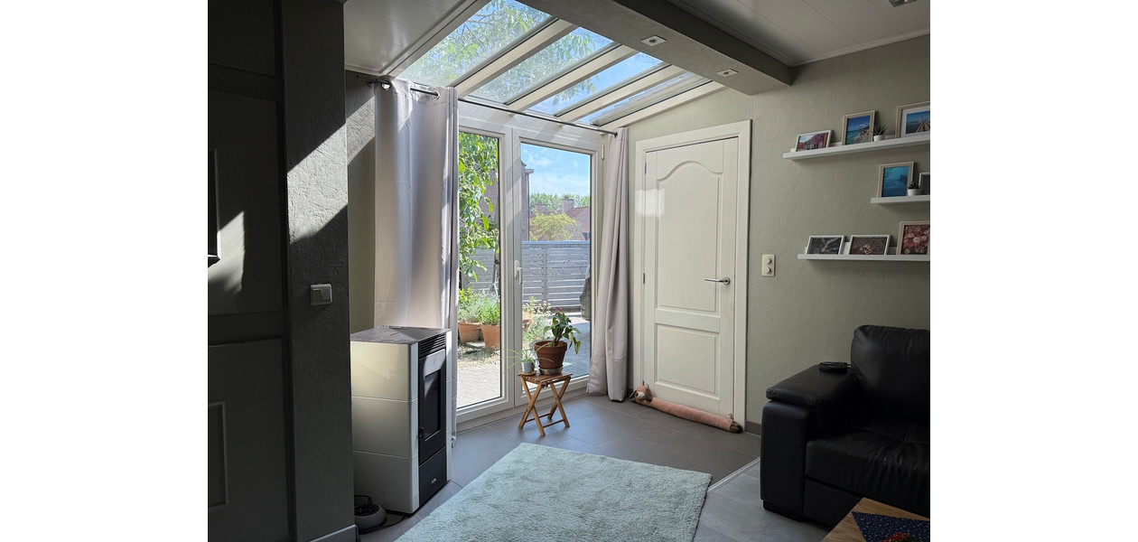 SUPER CHARMANTE GERENOVEERDE STARTERSWONING MET TUIN & GARAGE