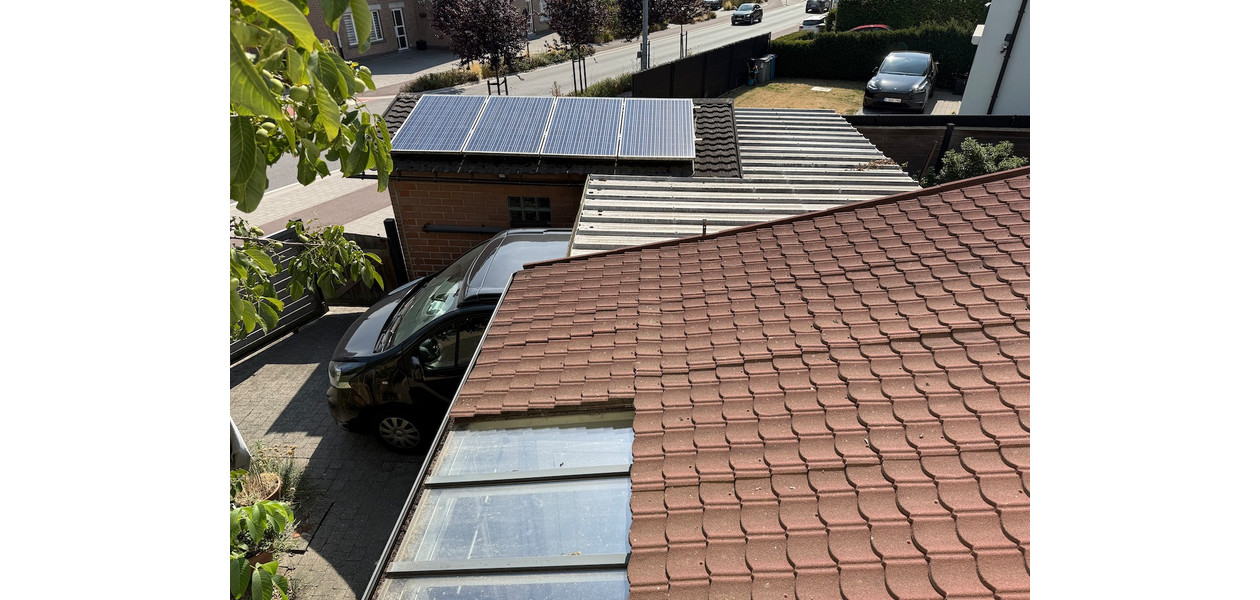 SUPER CHARMANTE GERENOVEERDE STARTERSWONING MET TUIN & GARAGE