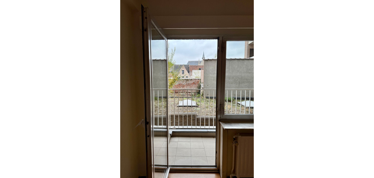 UNIEK GELEGEN RUIM APP MET 2 SLAAPKAMERS EN TERRAS