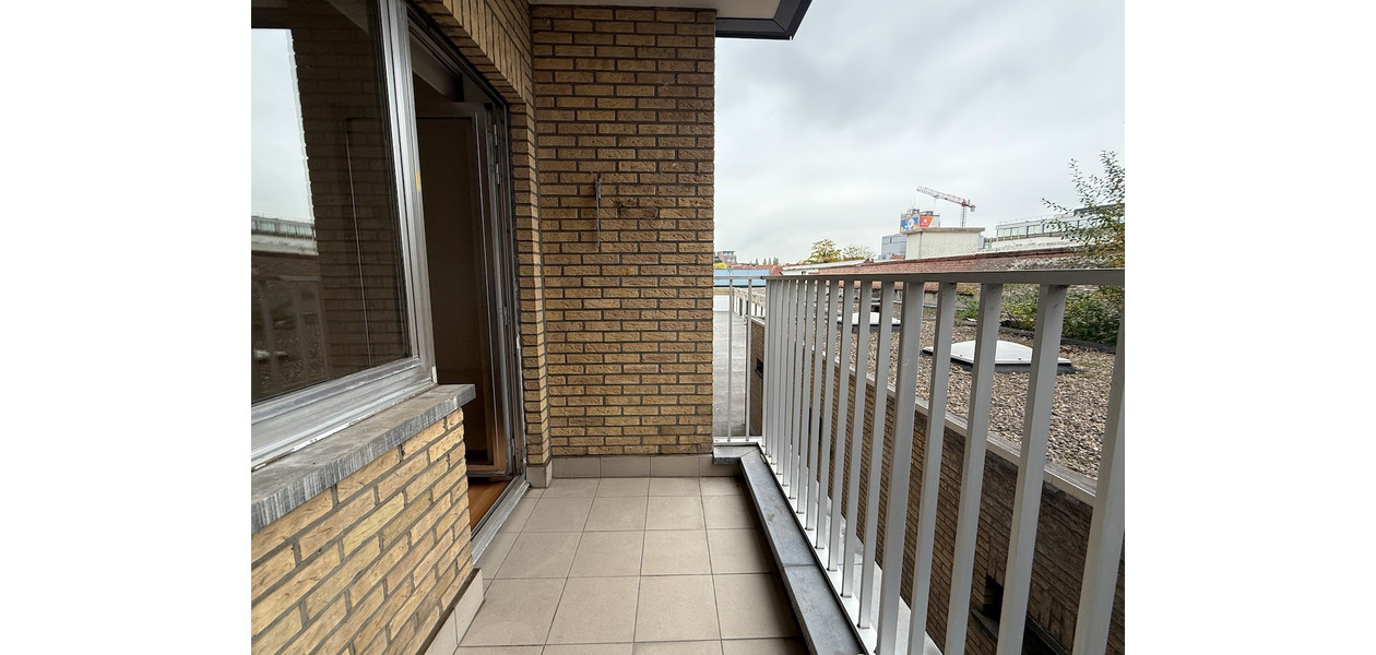 UNIEK GELEGEN RUIM APP MET 2 SLAAPKAMERS EN TERRAS