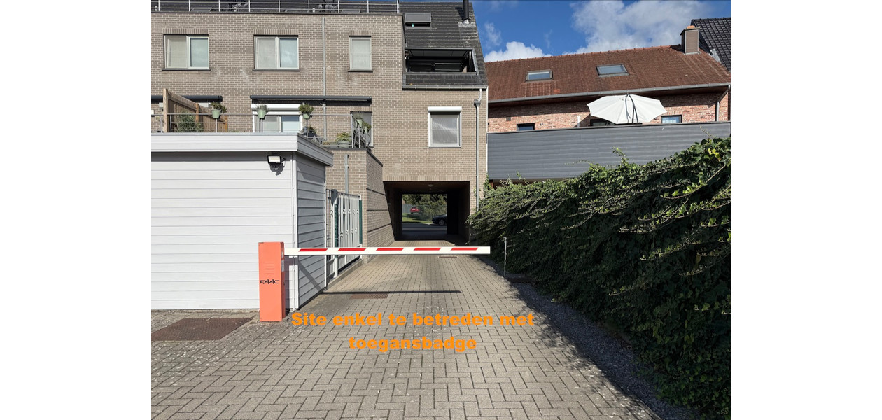 GARAGEBOX IN VOLLE CENTRUM. BEVEILIGDE SITE