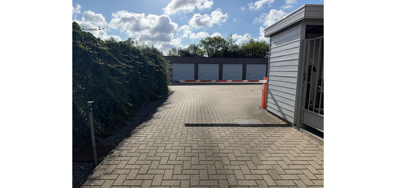 GARAGEBOX IN VOLLE CENTRUM. BEVEILIGDE SITE