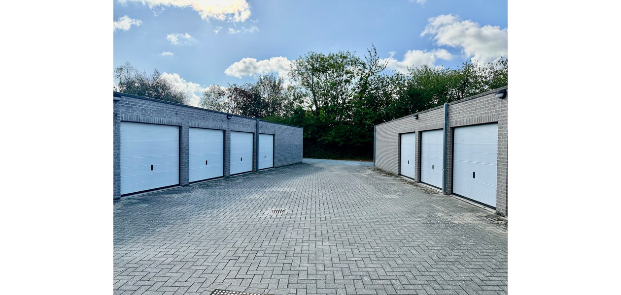 GARAGEBOX IN VOLLE CENTRUM. BEVEILIGDE SITE